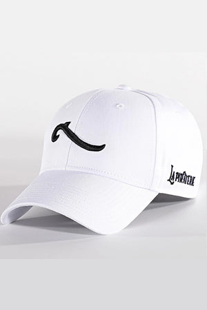 Casquette blanche de la collection La Piraterie avec logo Wave noir brodé à l’avant, prt Booba (Kopp)