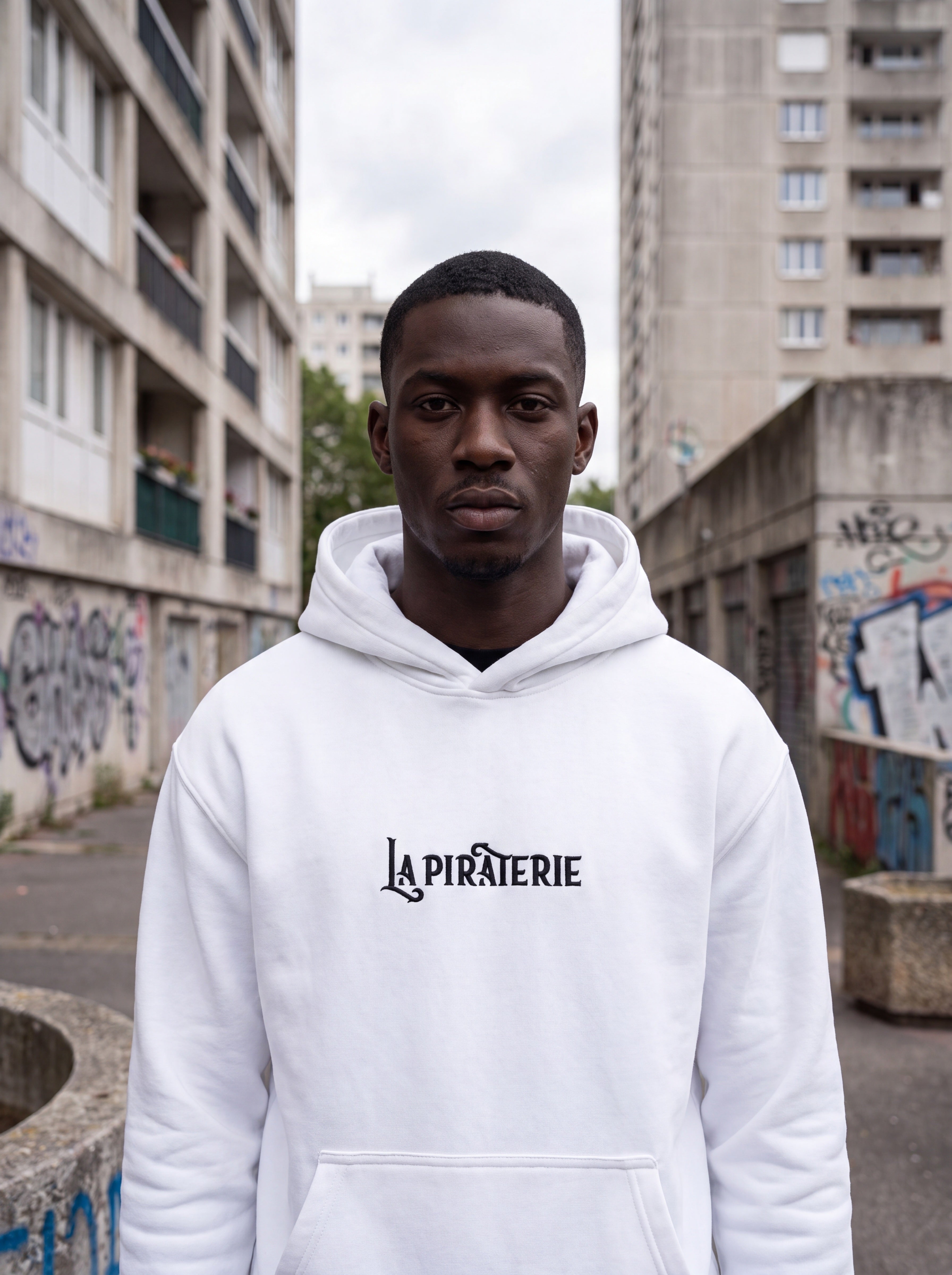 Hoodie La Piraterie - Classic Dark Blanc Logo Texte