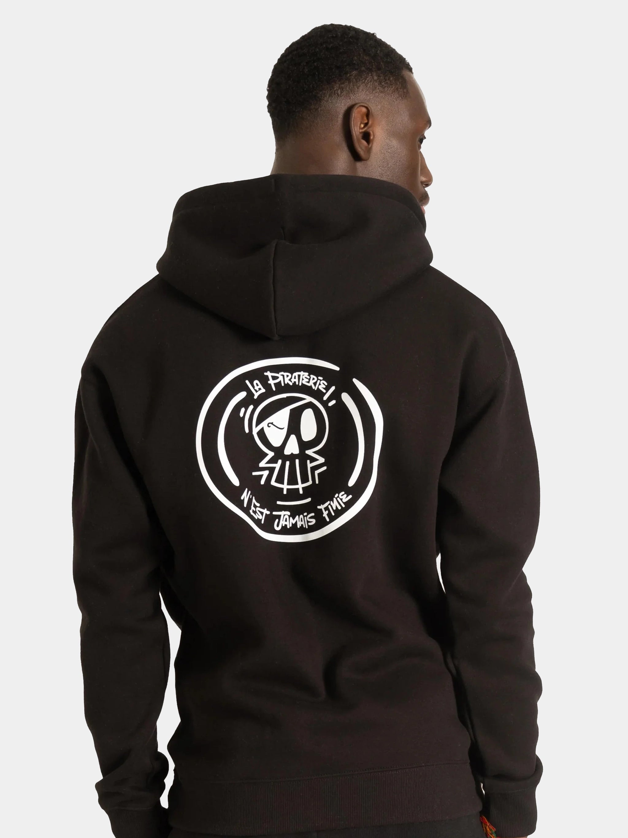 Hoodie noir La Piraterie – logo 3D imprimé, coupe classique fabriquée en France
